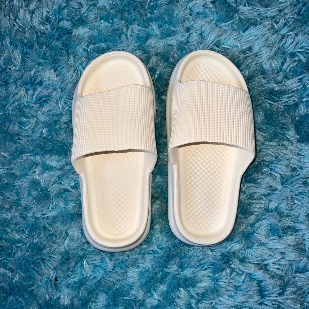 BRAND NEW White Minimalist Single Band Slides